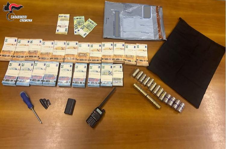 Fermati per un controllo stradale e trovati con 80mila euro rubati