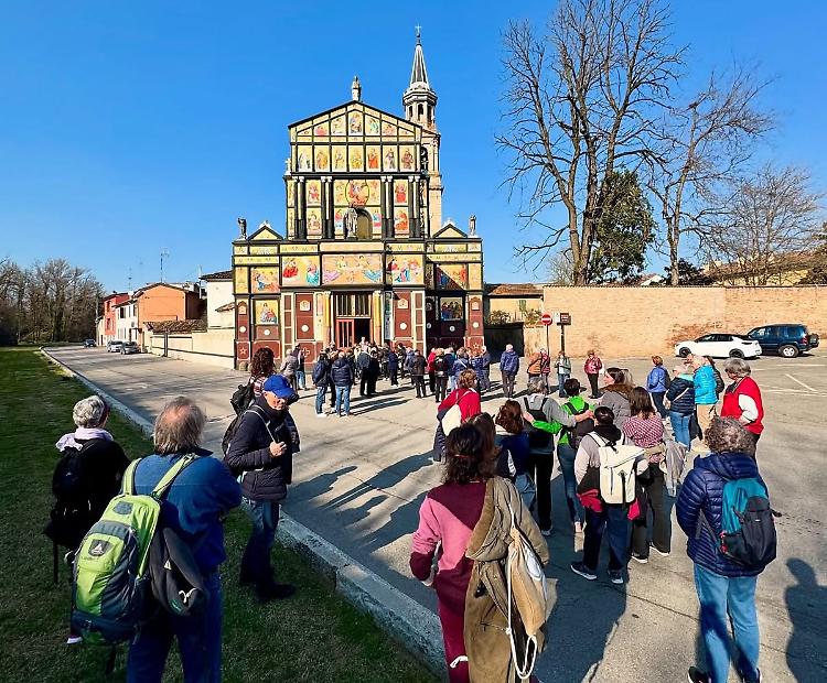Turismo, tutti in coda per le visite alle chiese