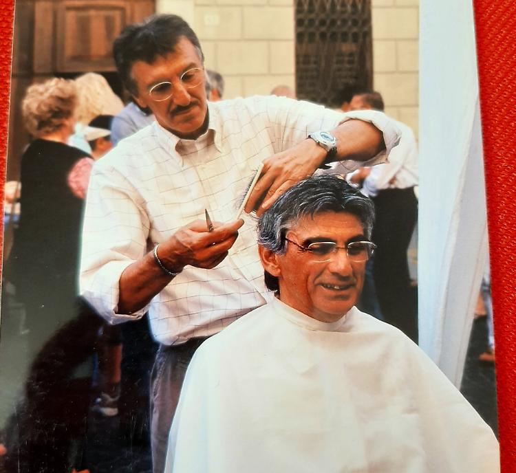 Il maestro del pettine da 67 anni in attività