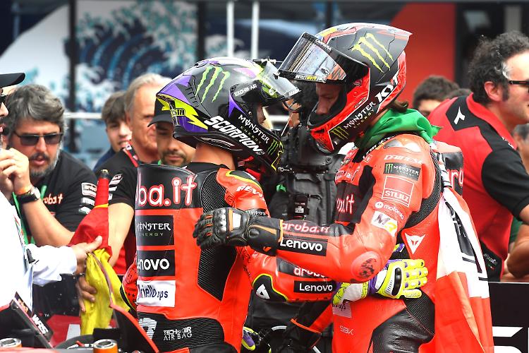 Superbike, Bulega fa tris e lancia la fuga mondiale