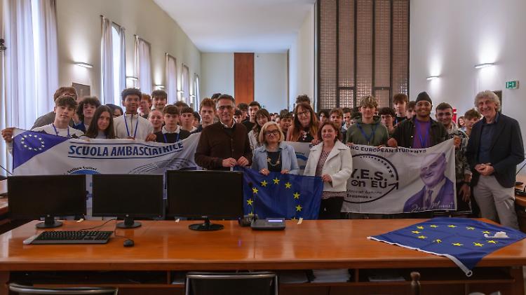 Salini al Galilei: «Così costruiamo l’Europa per il domani»