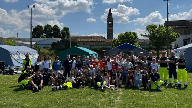 Notte in tenda con la Protezione Civile, 50 bimbi alla scoperta dell'impegno civico