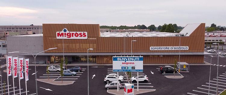 Ruba alcolici al supermercato Migross, 33enne denunciata