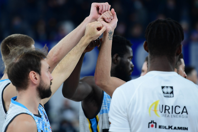 Basket, dieci componenti del team positivi: a rischio Vanoli-Trieste 
