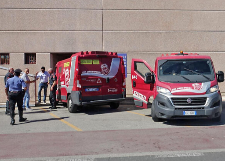 Sparatoria davanti a un centro commerciale a Mestre, due feriti